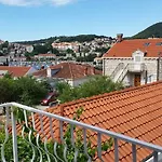 Gostinjska kuća Ivona 3*