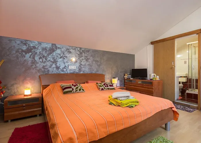 Ivona Konukevi 3*